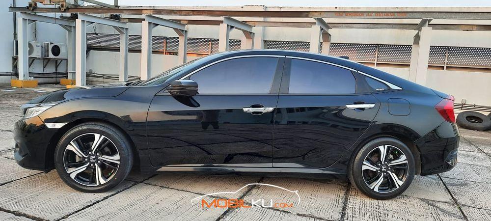 Mobil Honda Civic Sedan 2016