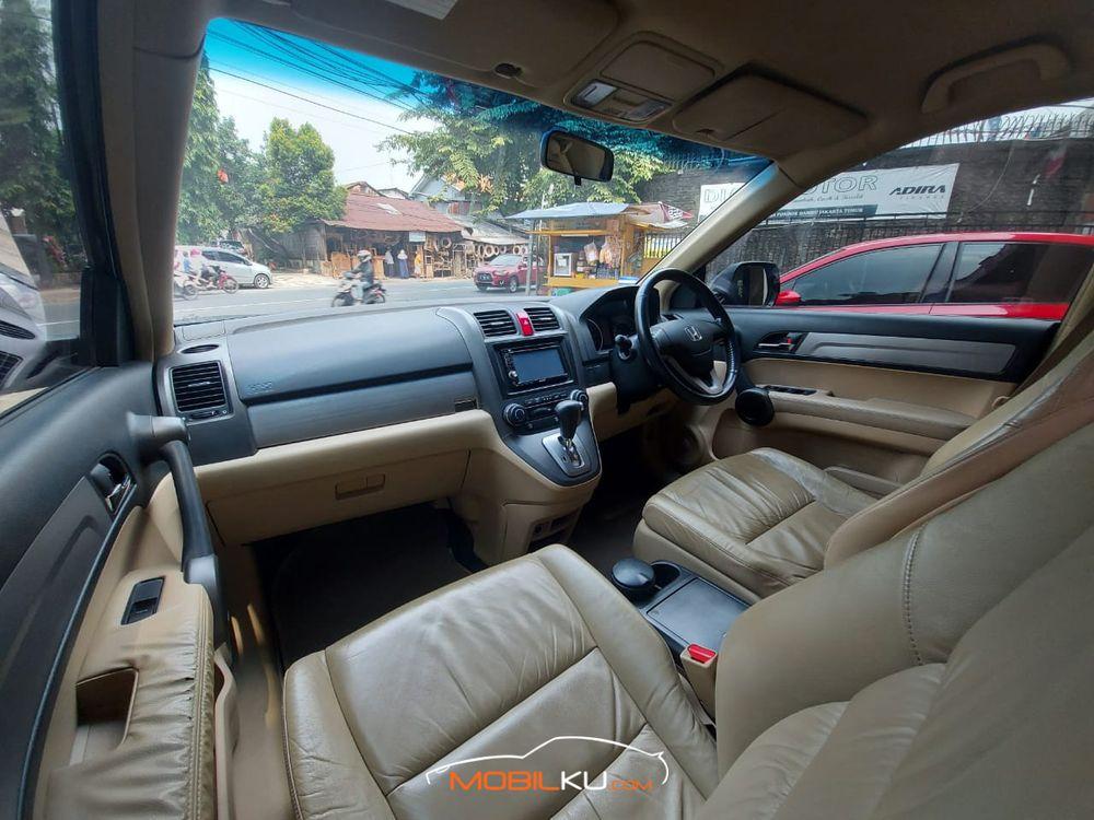 Mobil Honda CR-V 2011