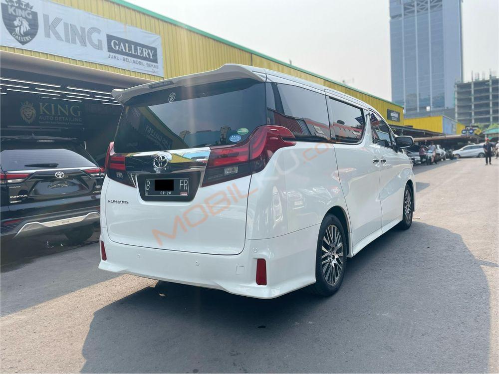 Mobil Toyota Alphard 2016