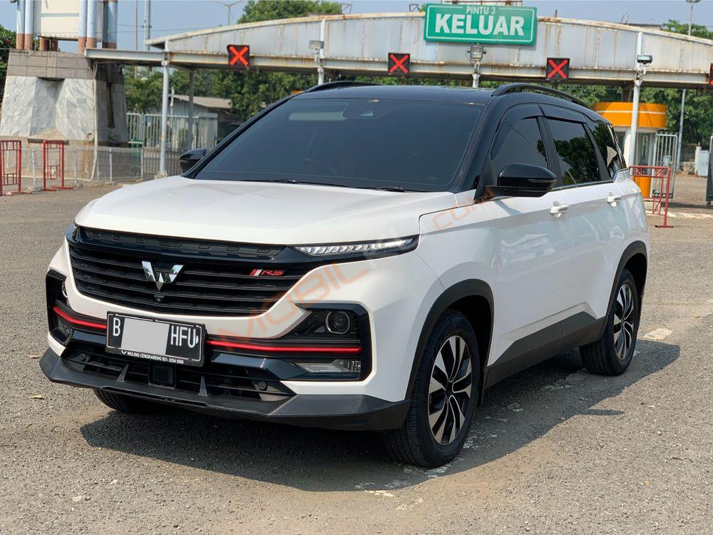 Mobil Wuling Almaz 2022