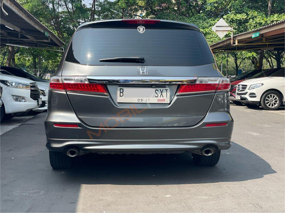 Mobil Honda Odyssey 2012