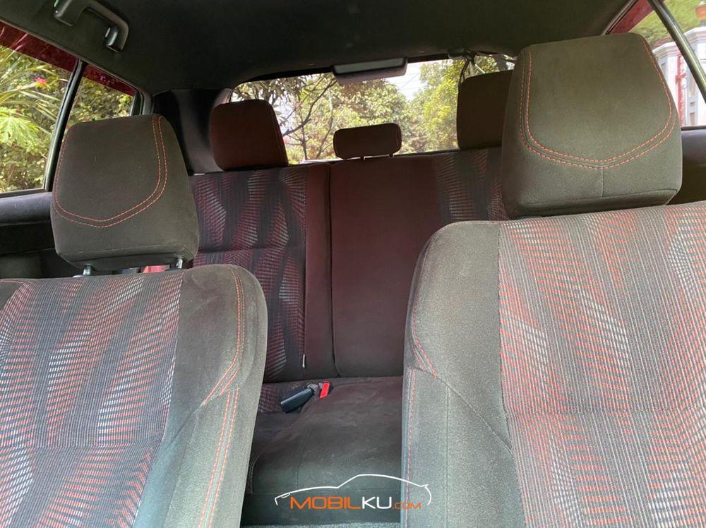 Mobil Toyota Yaris 2016