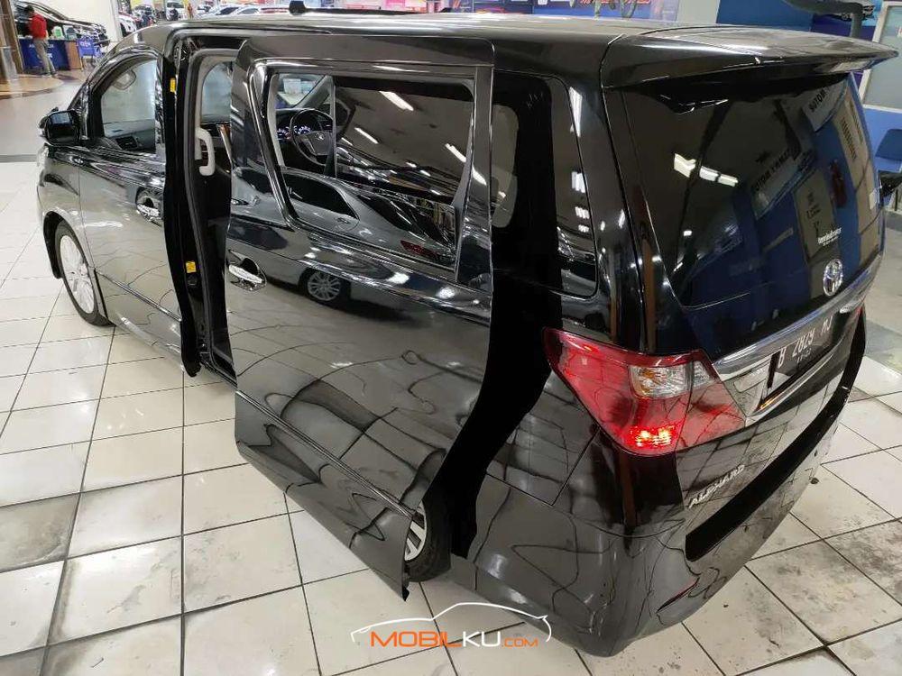Mobil Toyota Alphard 2012