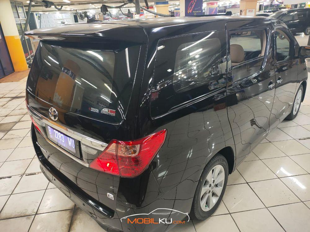 Mobil Toyota Alphard 2012