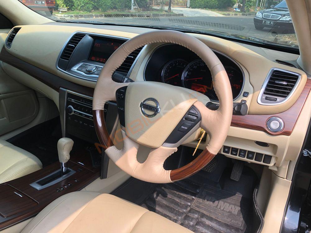 Mobil Nissan Teana 2010