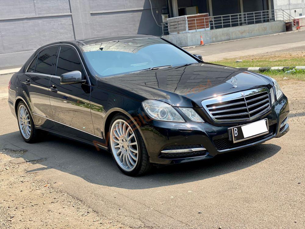 Mobil Mercedes-Benz E-Class 2011