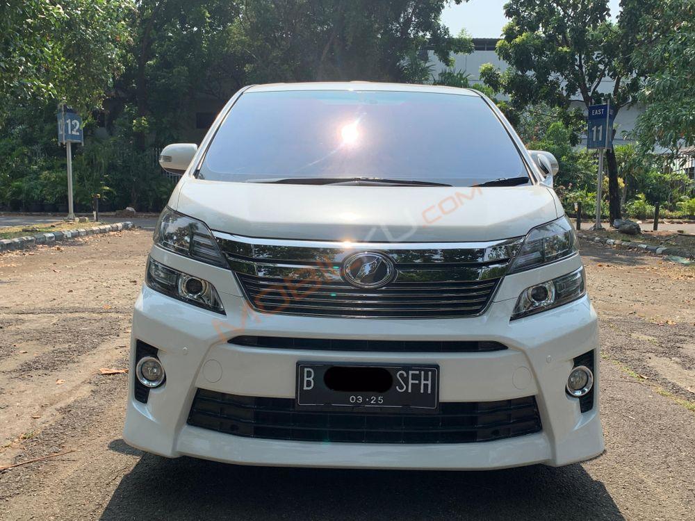 Mobil Toyota Vellfire 2014