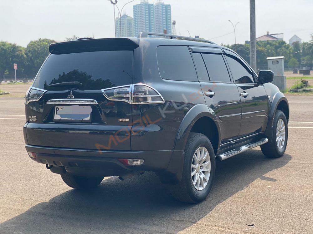 Mobil Mitsubishi Pajero 2010