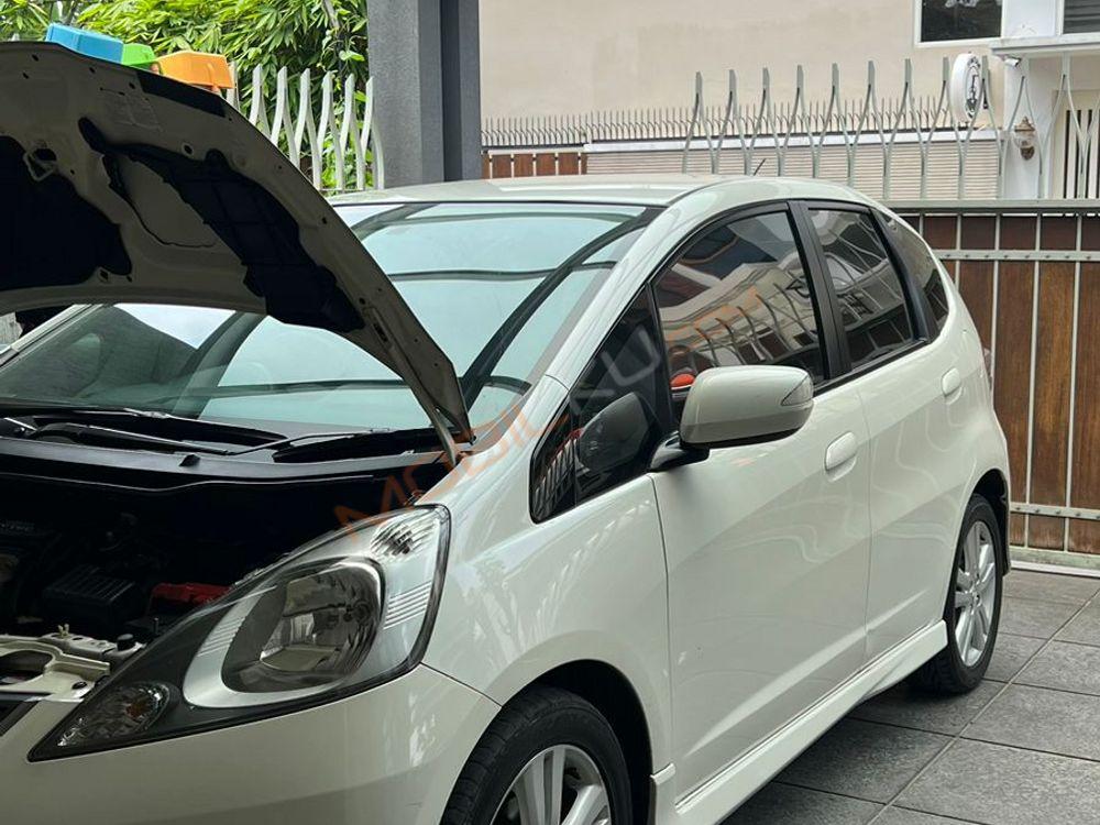 Mobil Honda Jazz 2010
