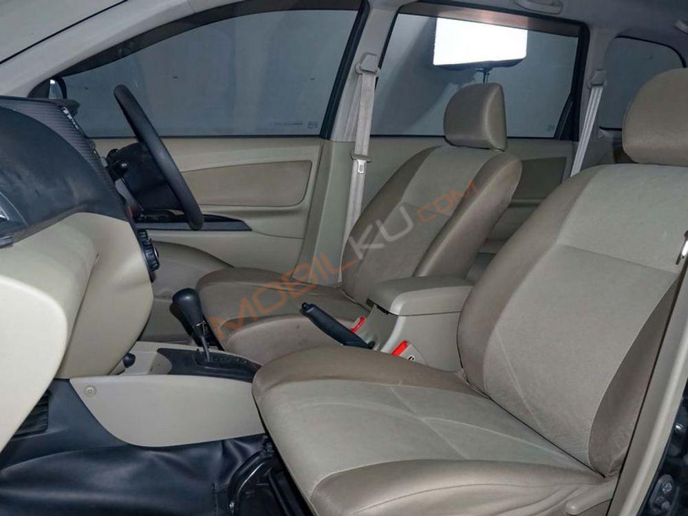 Mobil Toyota Avanza 2012