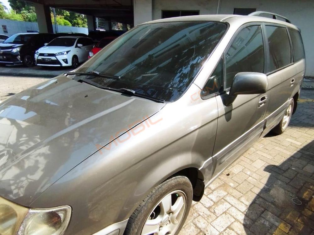 Mobil Hyundai Trajet 2006