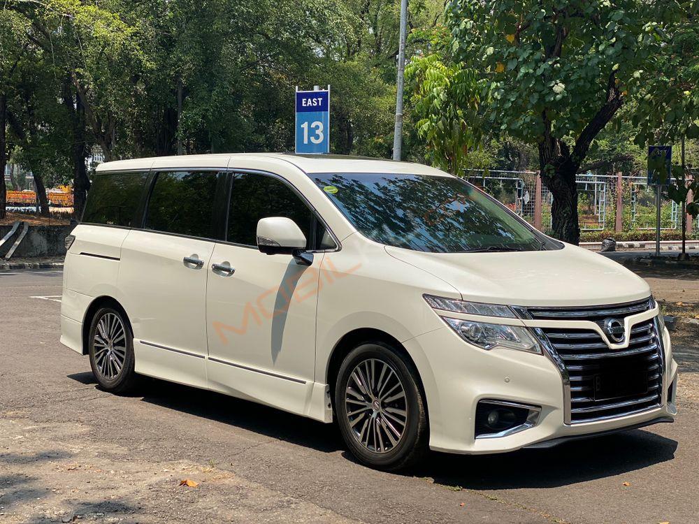 Mobil Nissan Elgrand 2014