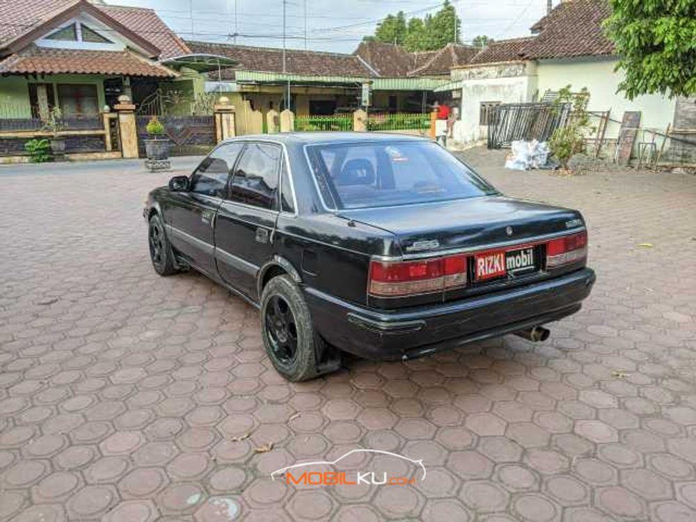 Mobil Mazda 626 1988