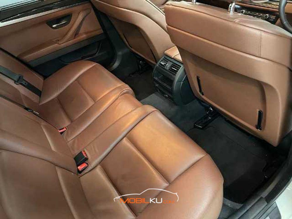 Mobil BMW 5 Series 2012