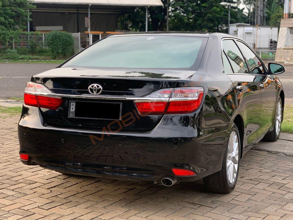 Mobil Toyota Camry 2015