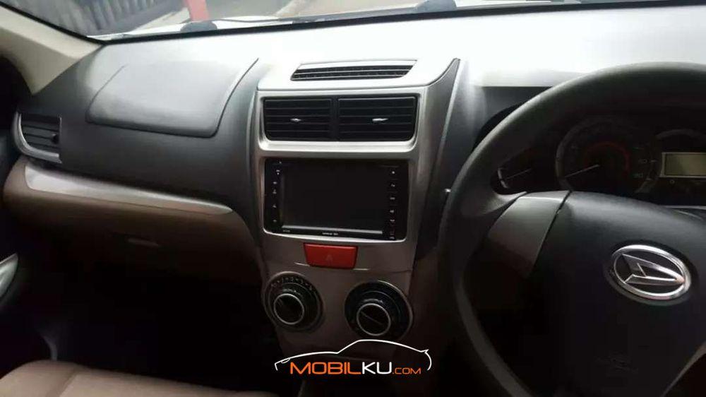 Mobil Daihatsu Xenia 2016