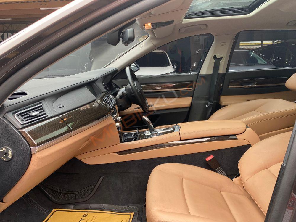 Mobil BMW 7 Series 2013