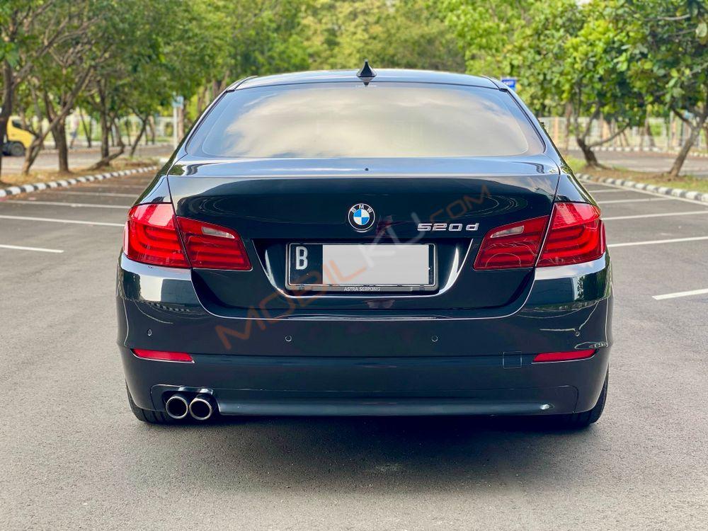 Mobil BMW 5 Series 2013