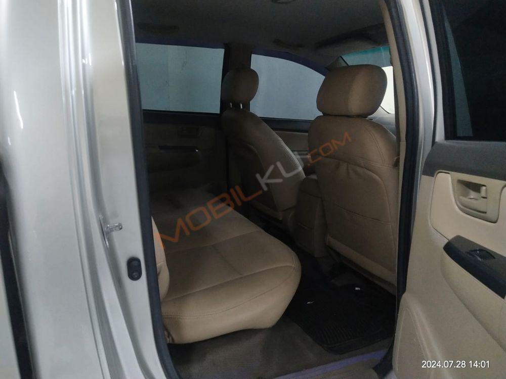 Mobil Toyota Hilux 2012