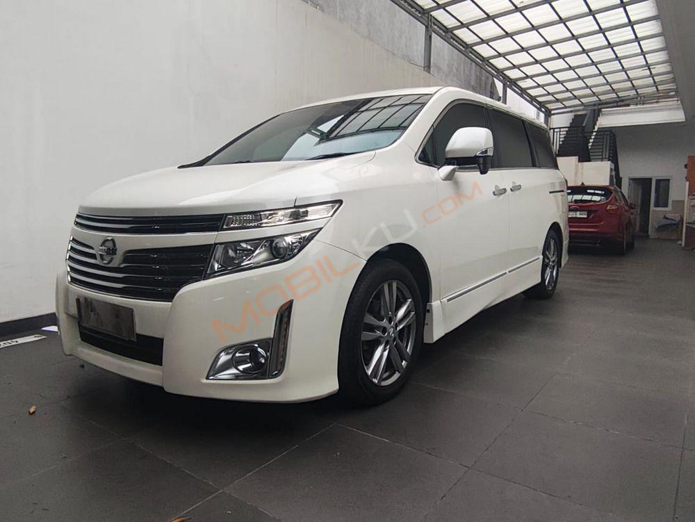 Mobil Nissan Elgrand 2012