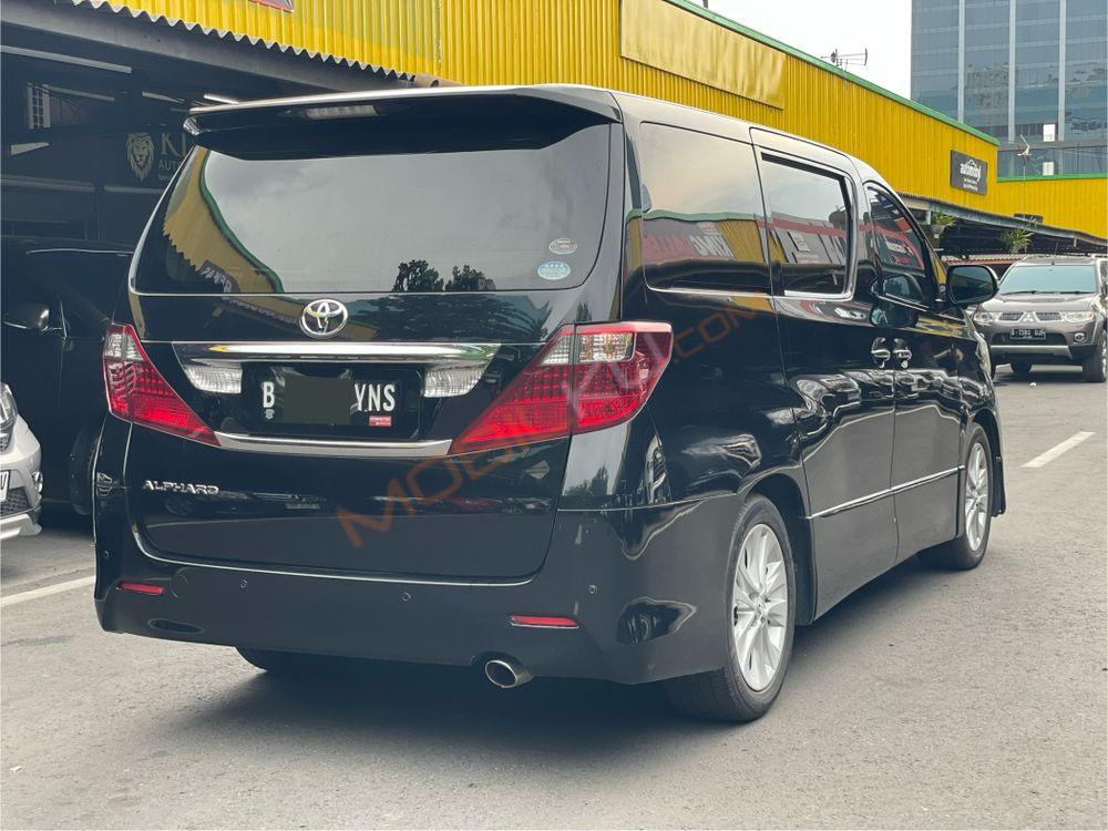 Mobil Toyota Alphard 2009