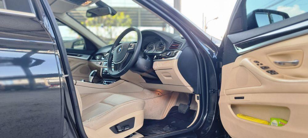 Mobil BMW 5 Series 2012