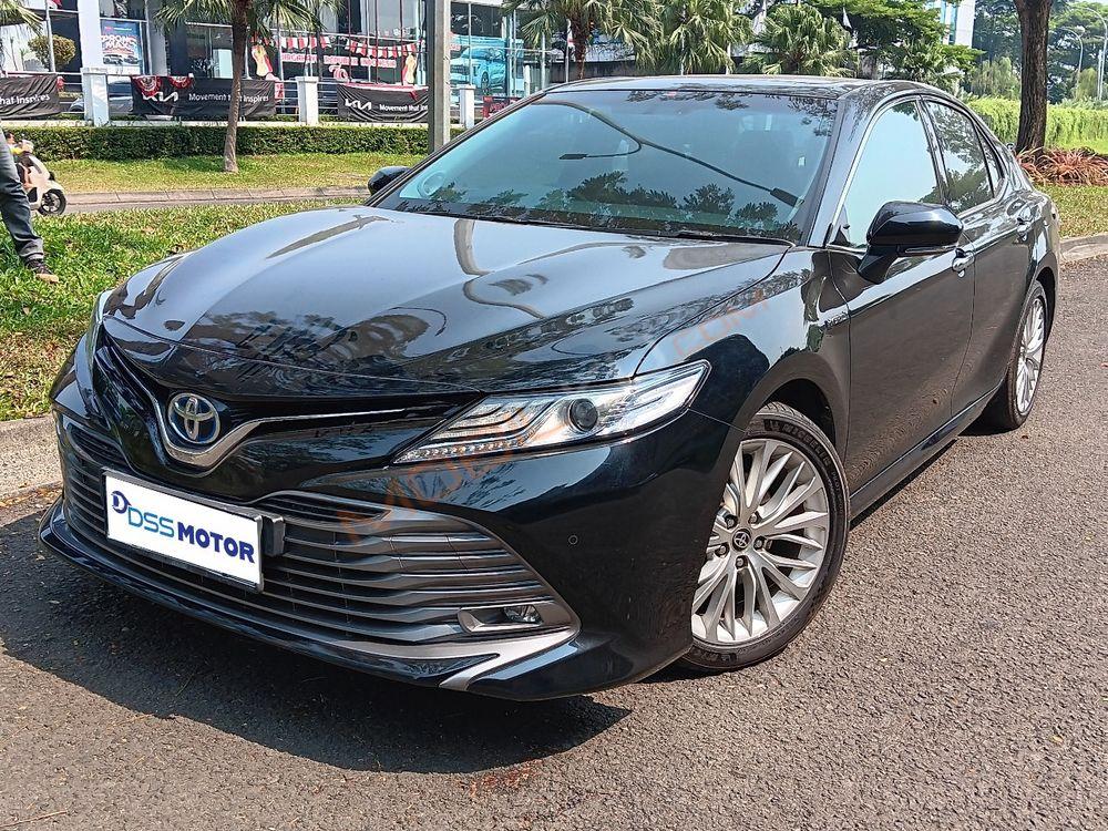 Mobil Toyota Camry 2020