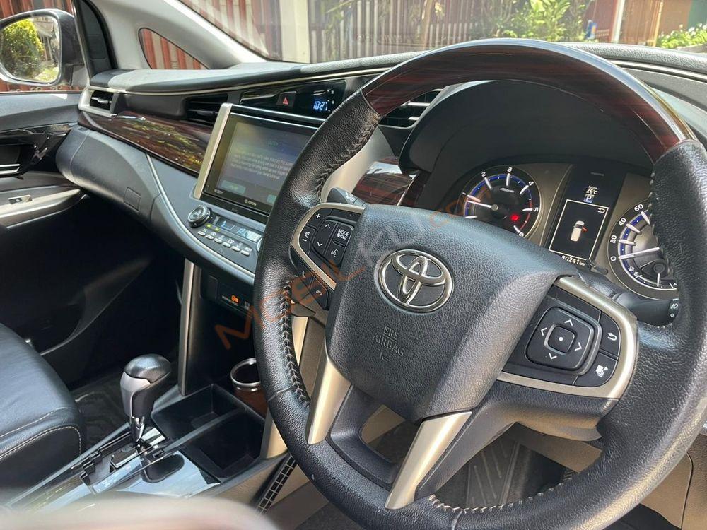 Mobil Toyota Kijang Innova 2017