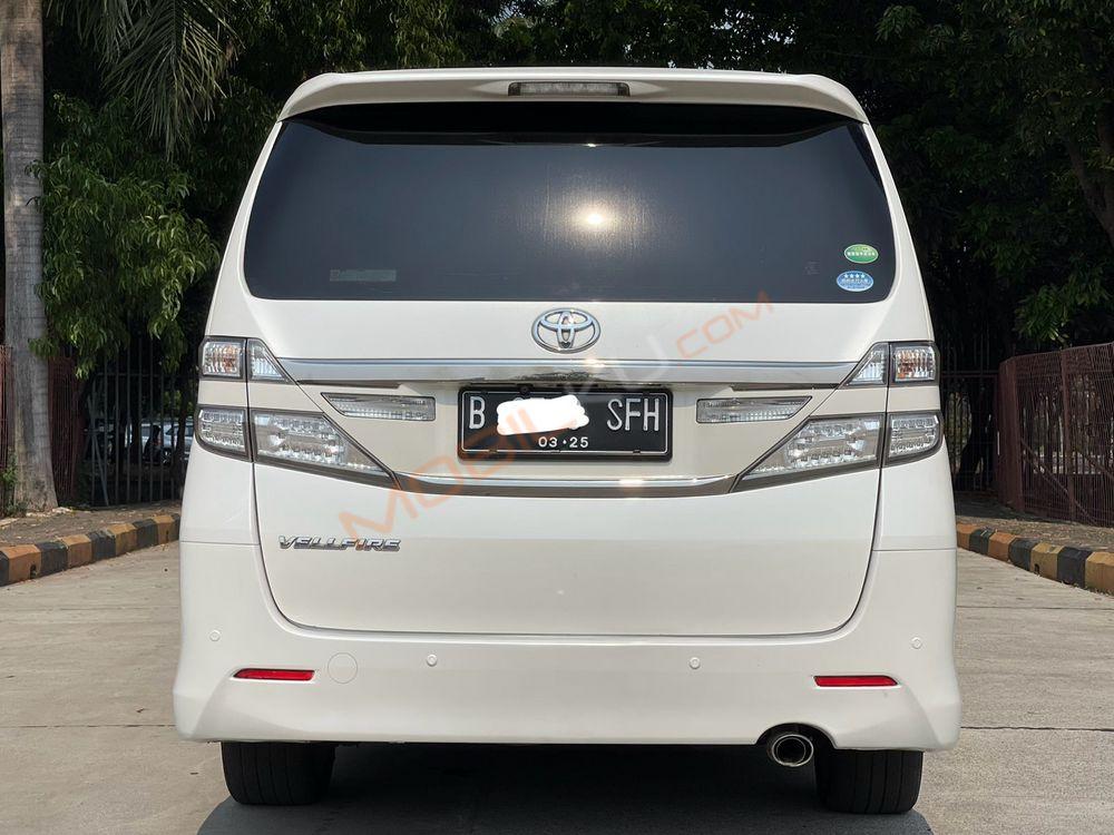 Mobil Toyota Vellfire 2014