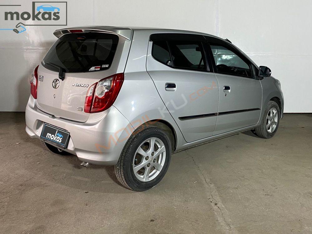 Mobil Toyota Agya 2015