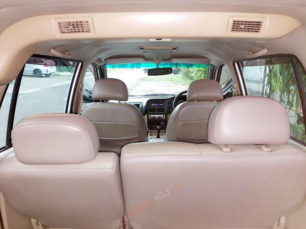 Mobil Isuzu Panther 2016