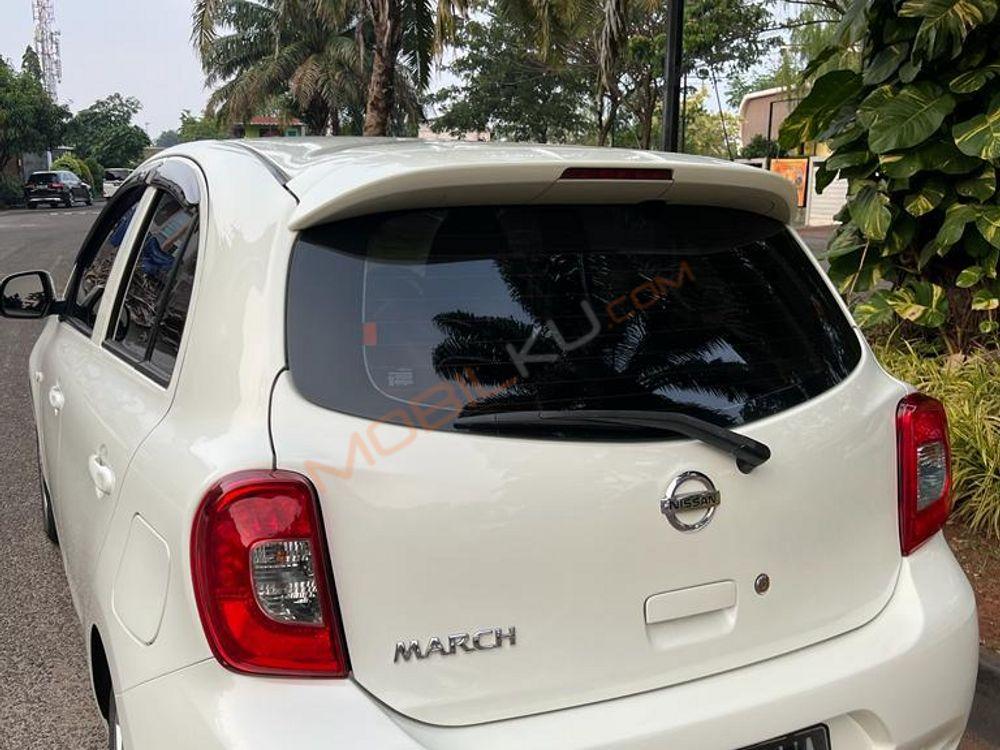 Mobil Nissan March 2015