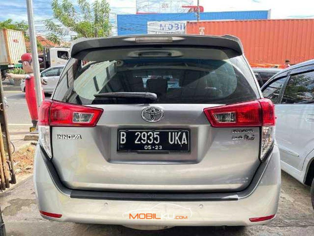 Mobil Toyota Kijang Innova 2018