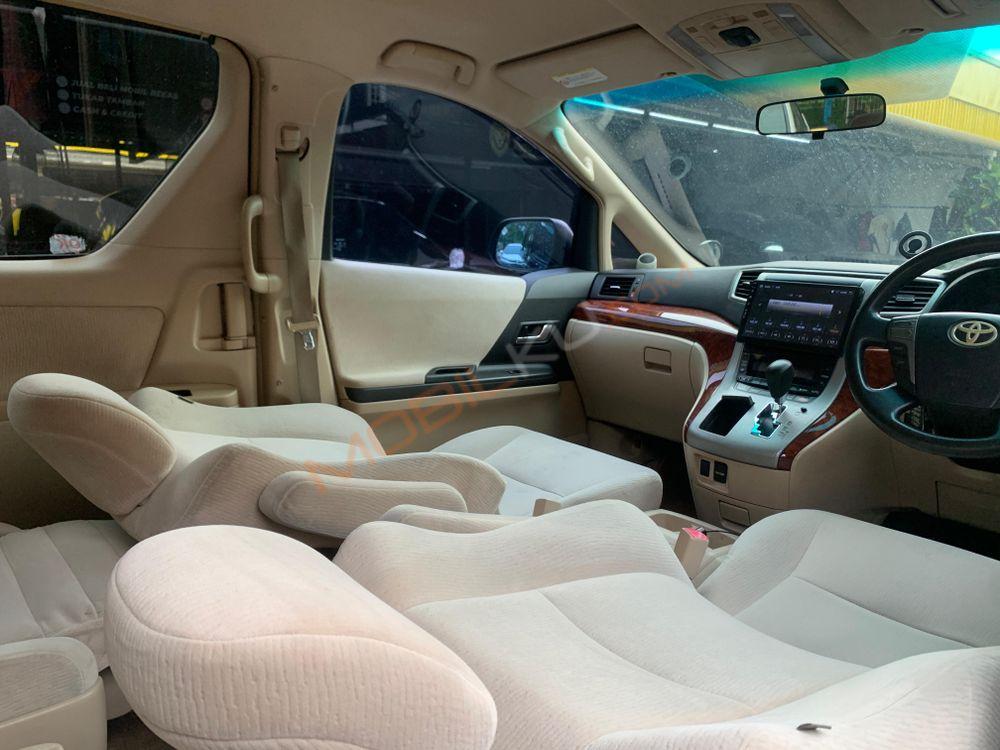 Mobil Toyota Alphard 2009