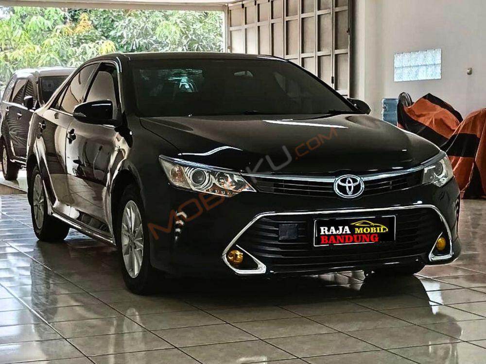 Mobil Toyota Camry 2012
