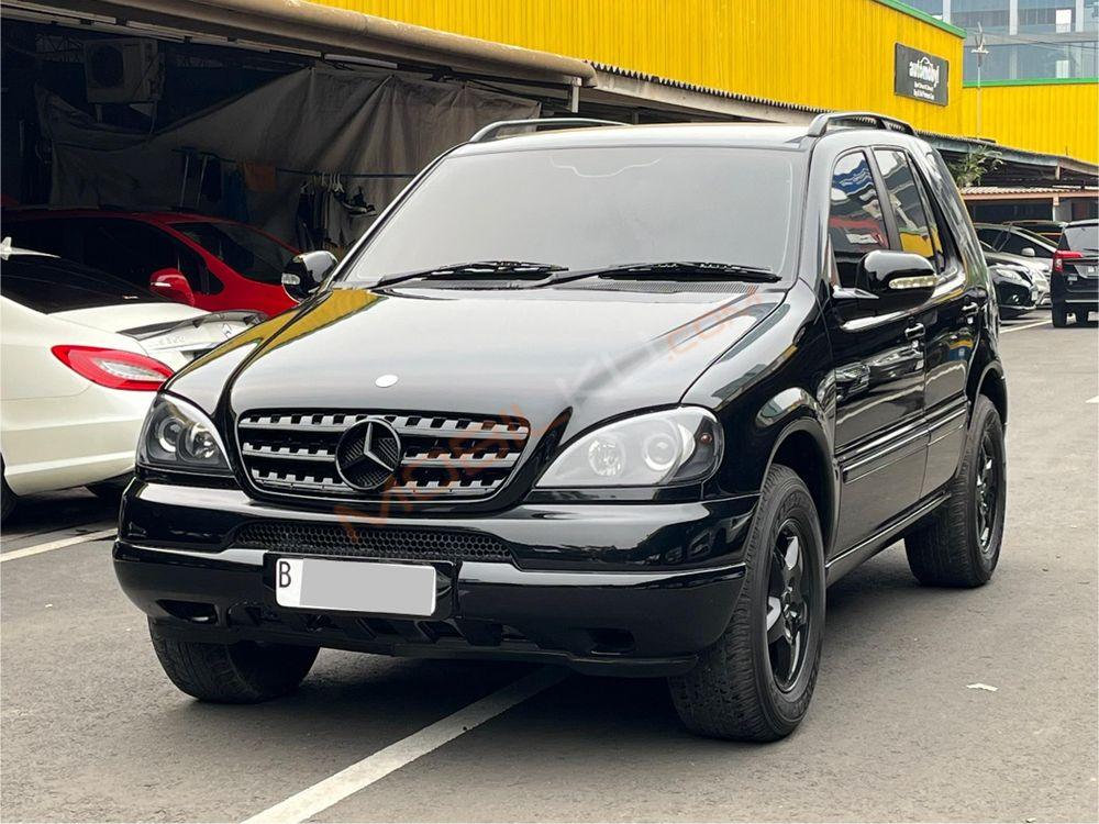Mobil Mercedes-Benz ML 2002