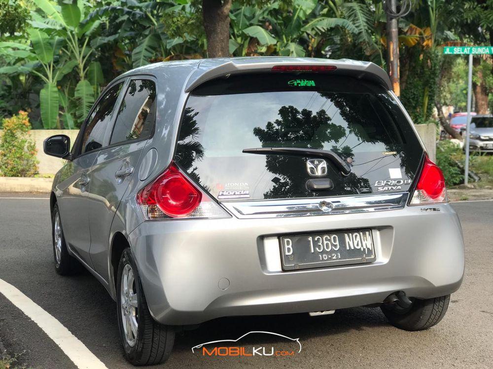 Mobil Honda Brio 2016