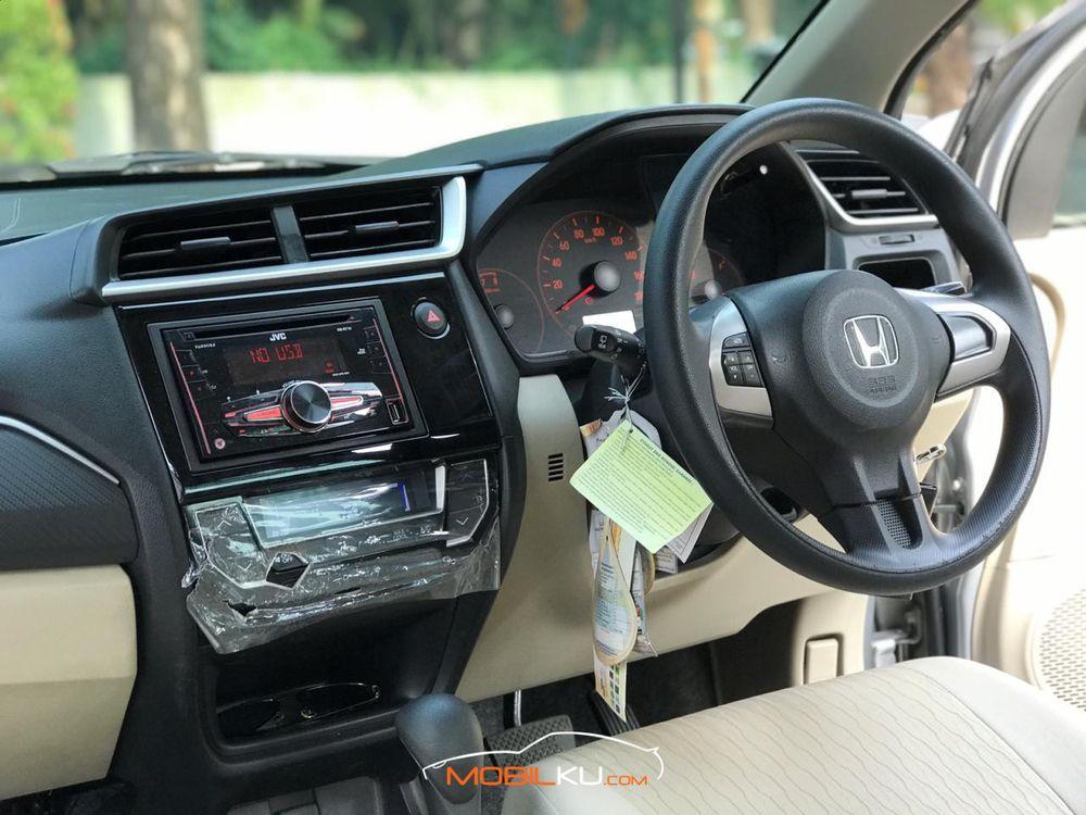 Mobil Honda Brio 2016