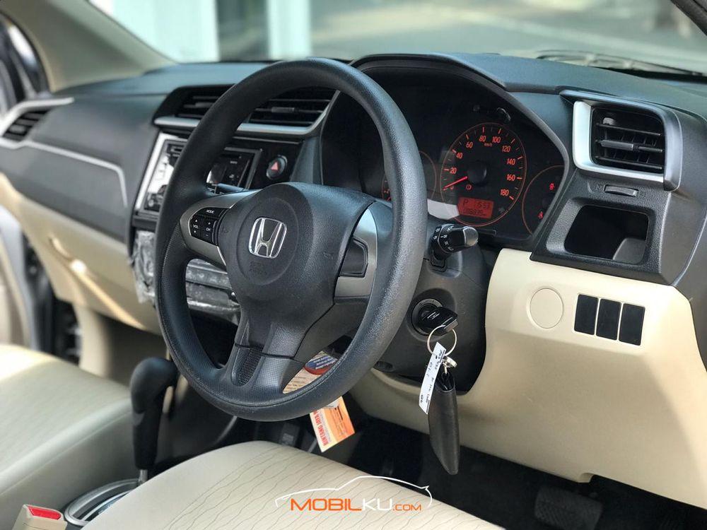 Mobil Honda Brio 2016