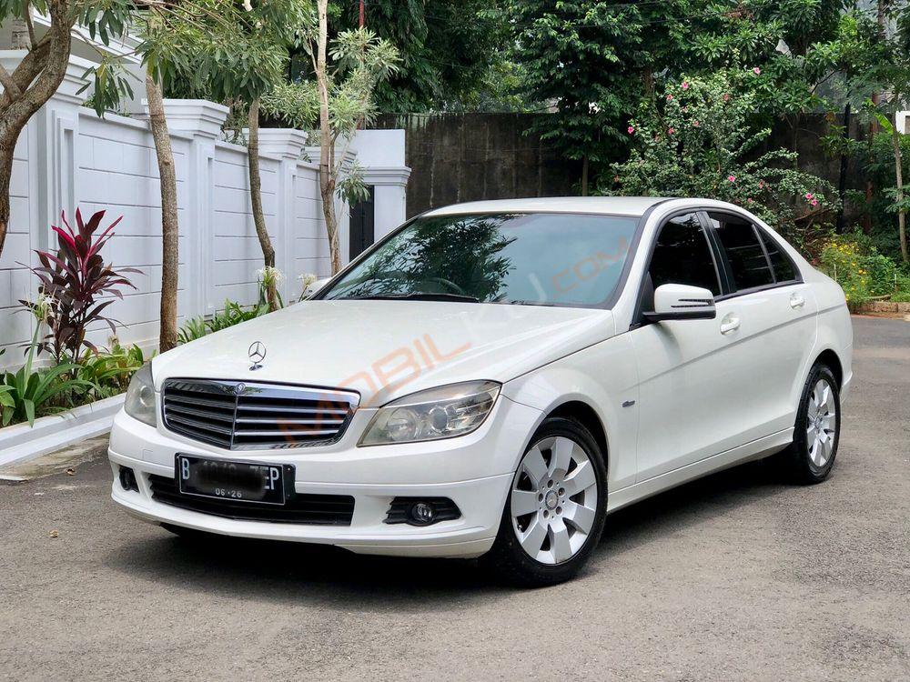 Mobil Mercedes-Benz C-Class 2011