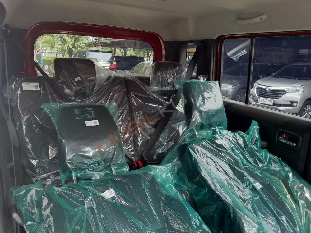 Mobil Suzuki Jimny 2023