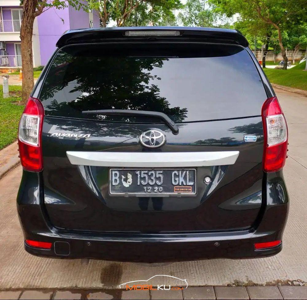 Mobil Toyota Avanza 2015