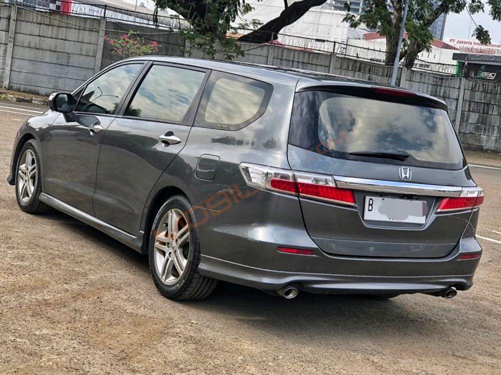 Mobil Honda Odyssey 2012