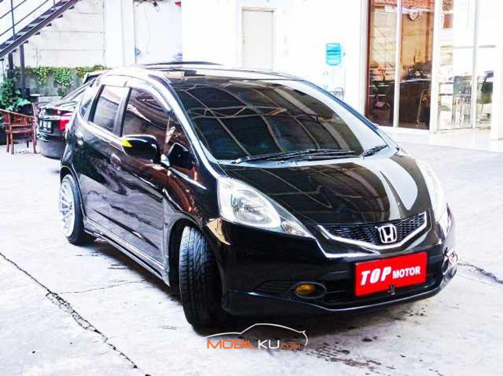 Mobil Honda Jazz 2009