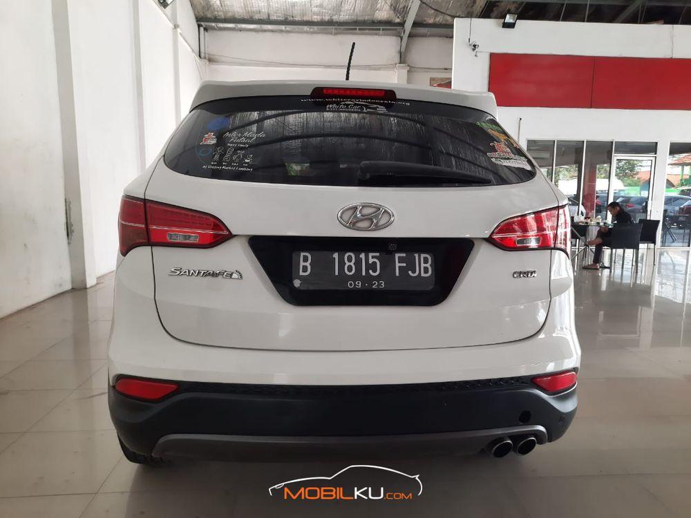 Mobil Hyundai Santa Fe 2013