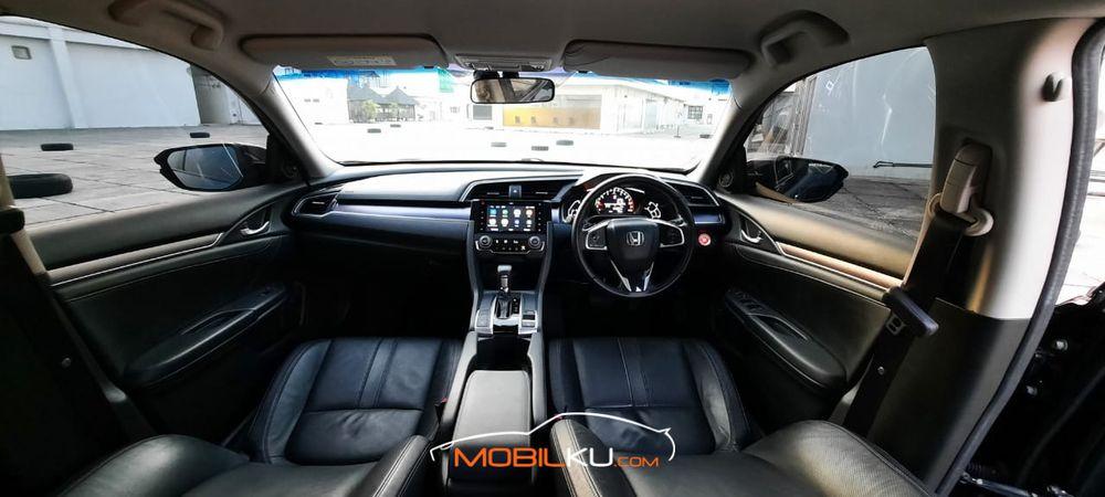 Mobil Honda Civic Sedan 2016