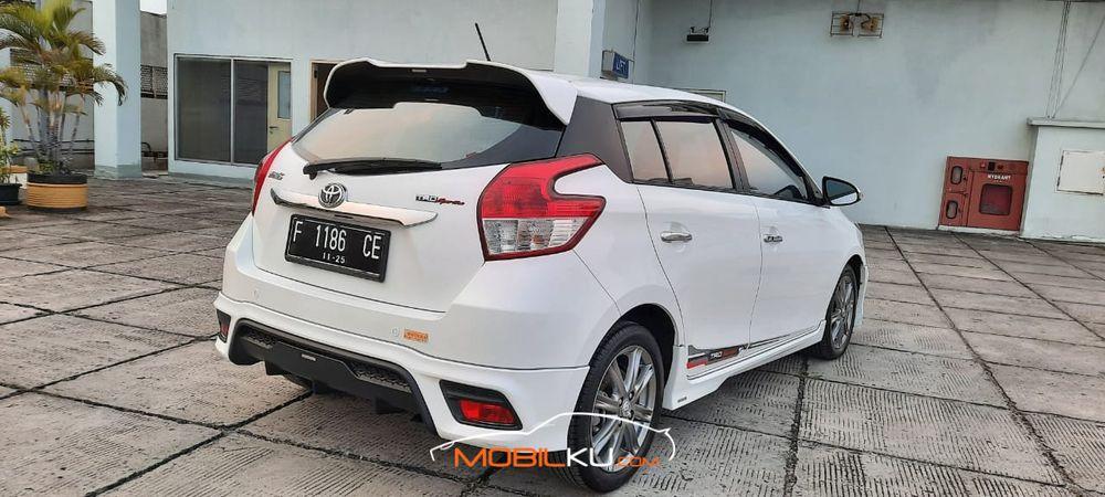 Mobil Toyota Yaris 2015