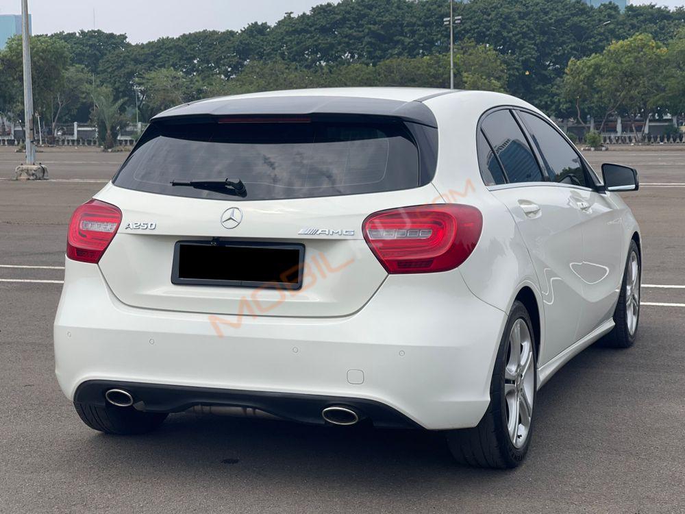 Mobil Mercedes-Benz A-Class 2013