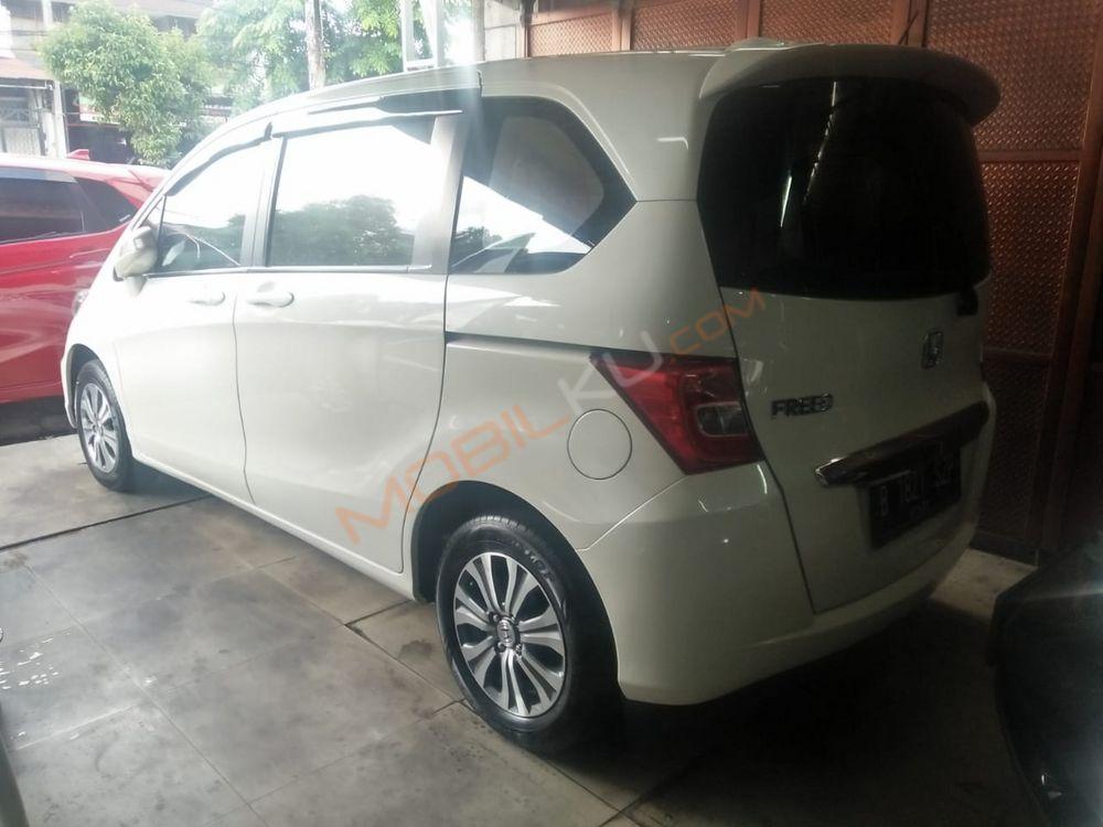 Mobil Honda Freed 2012