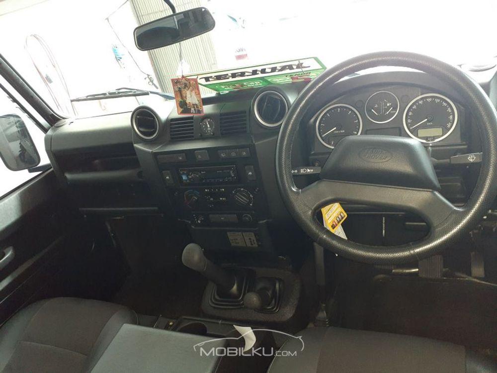 Mobil Land Rover Defender 2014